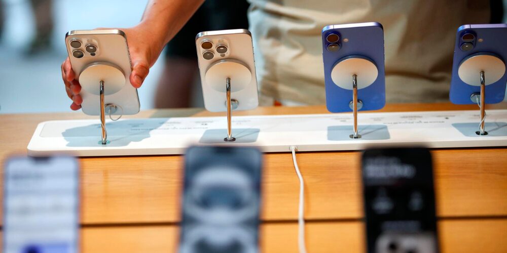 Trump exime a smartphones y monitores de ordenador de sus 