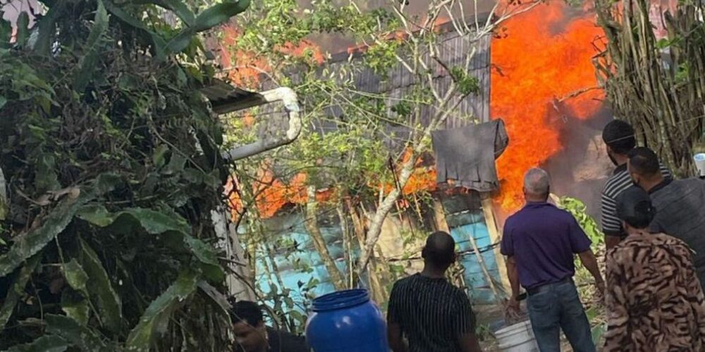Al menos 4 heridos incluyendo un recién nacido, tras explotar tanque de gas en una vivienda de Salcedo