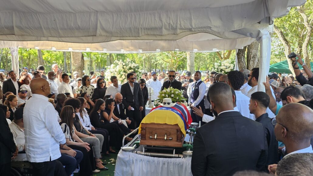 Homenaje póstumo a Rubby Pérez: entre banderas de Venezuela y República Dominicana