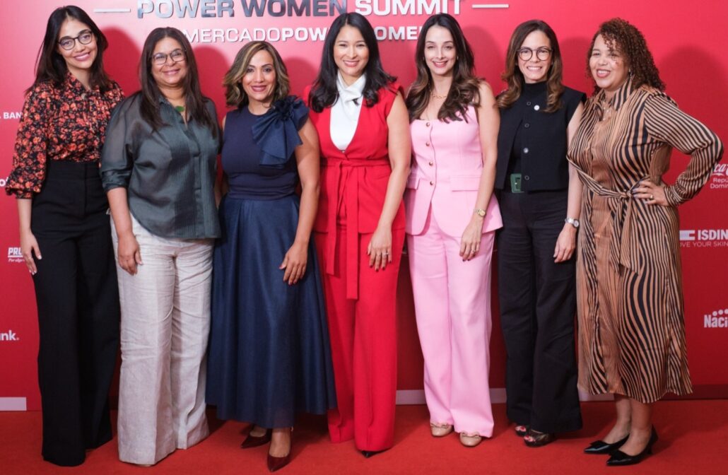 Mujeres de AES Dominicana.