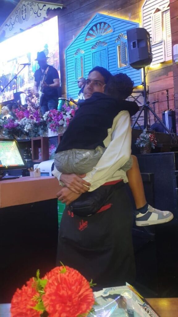 Rhoyer Hernández, el camarero de las buenas atenciones que murió en la tragedia del Jet Set | 2 | Rhoyer Hernández, el camarero de las buenas atenciones que murió en la tragedia del Jet Set - Noticias de hoy en República Dominicana | De Último Minuto