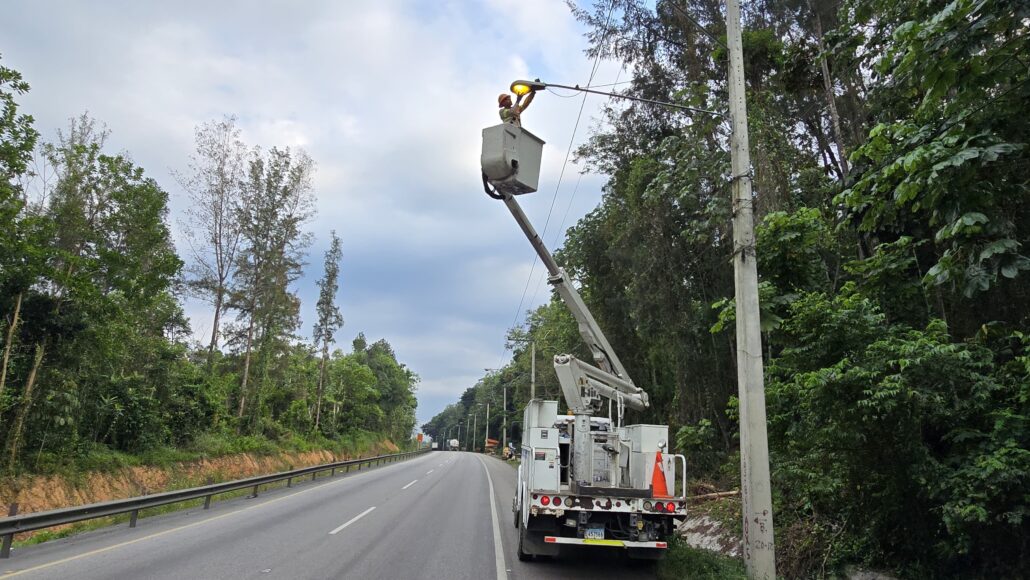 EDENORTE mejora iluminación con la colocación de 2,750 lámparas en toda su zona de concesión