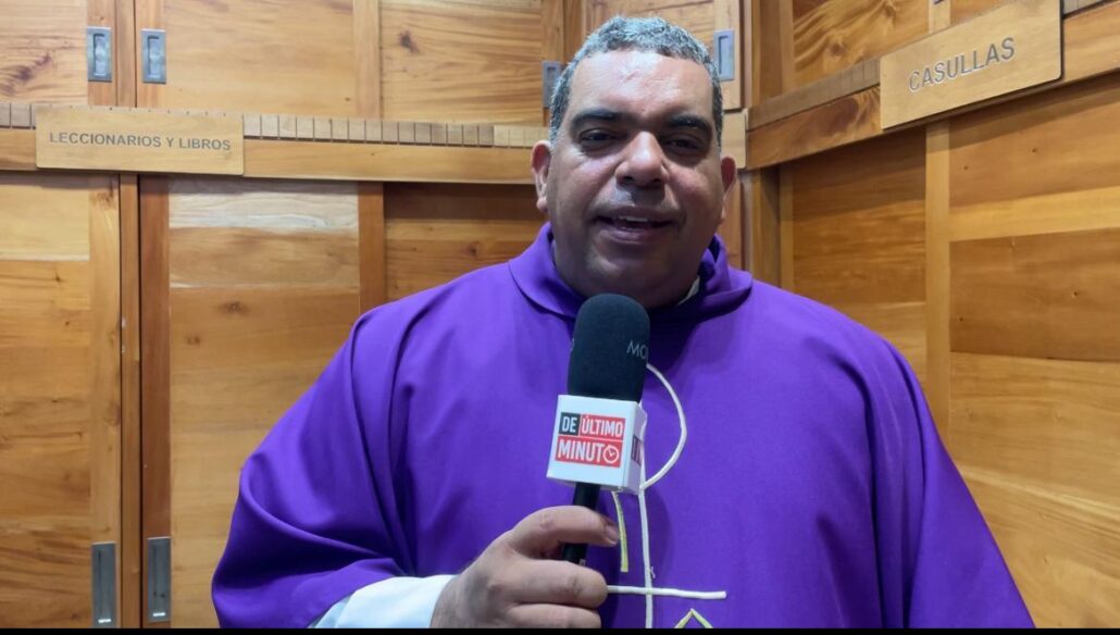 Párroco Robinson Mejía invita a misa de sanación cada miércoles en Bonao
