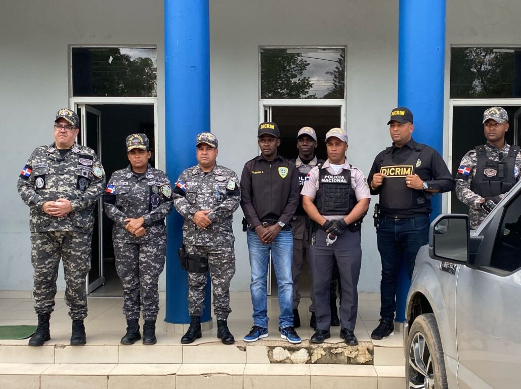 Inspector General de la Policía Nacional visita Bayaguana en preparación para el operativo Semana Santa 2025