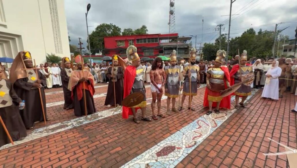 Parroquia San Antonio de Padua en Bonao conmemora el Viernes Santo con solemne rito de la Crucifixión
