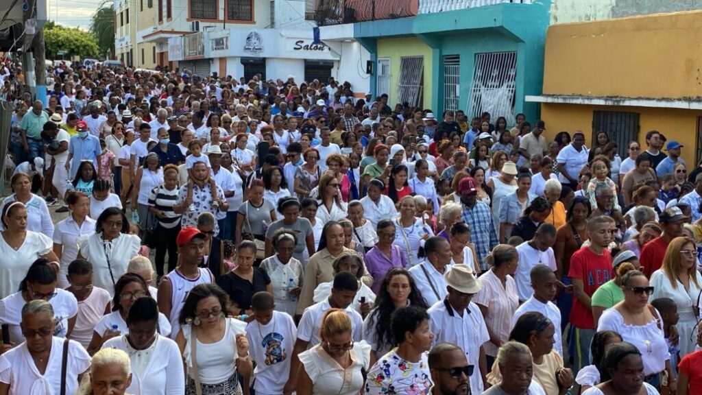 Parroquia San Juan Bautista de Bayaguana realiza procesión del Santo Sepulcro en Viernes Santo | De Último Minuto
