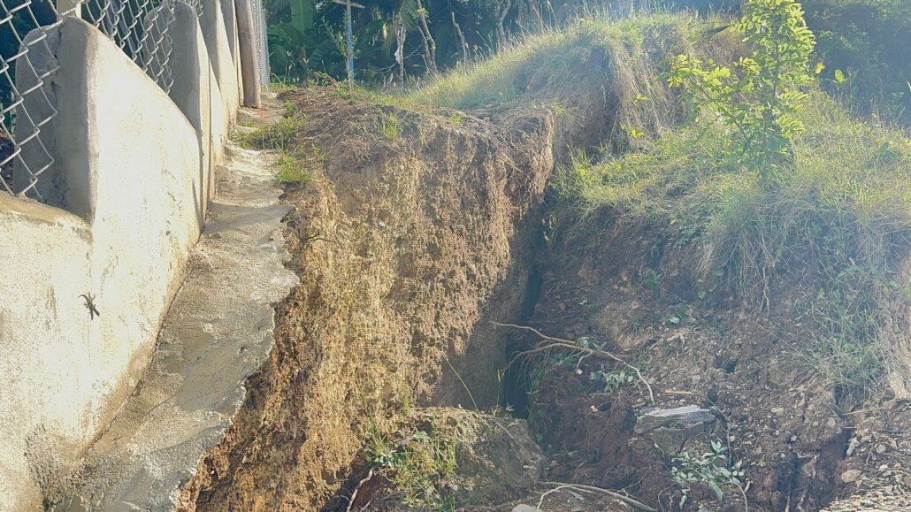 Denuncian daños a vivienda en Punta Balandra por trabajos de reparación vial