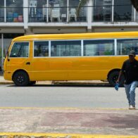 Aclaran uso de vehículos pintados de amarillo en Samaná: no pertenecen al Ministerio de Educación