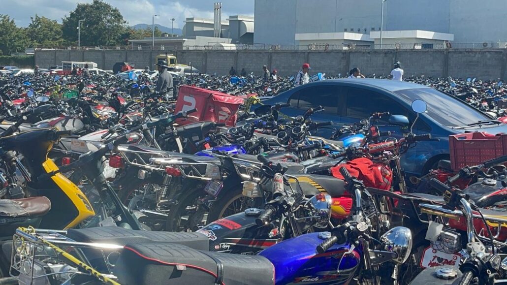 Policía retiene más de tres mil motocicletas en Santiago