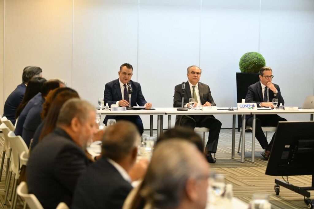 JCE presenta proyecto de la nueva cédula a miembros del CONEP y de ANJE | 2 | JCE presenta proyecto de la nueva cédula a miembros del CONEP y de ANJE - Noticias de hoy en República Dominicana | De Último Minuto