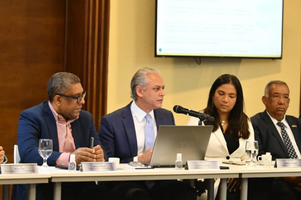 JCE presenta proyecto de la nueva cédula a miembros del CONEP y de ANJE | 4 | JCE presenta proyecto de la nueva cédula a miembros del CONEP y de ANJE - Noticias de hoy en República Dominicana | De Último Minuto