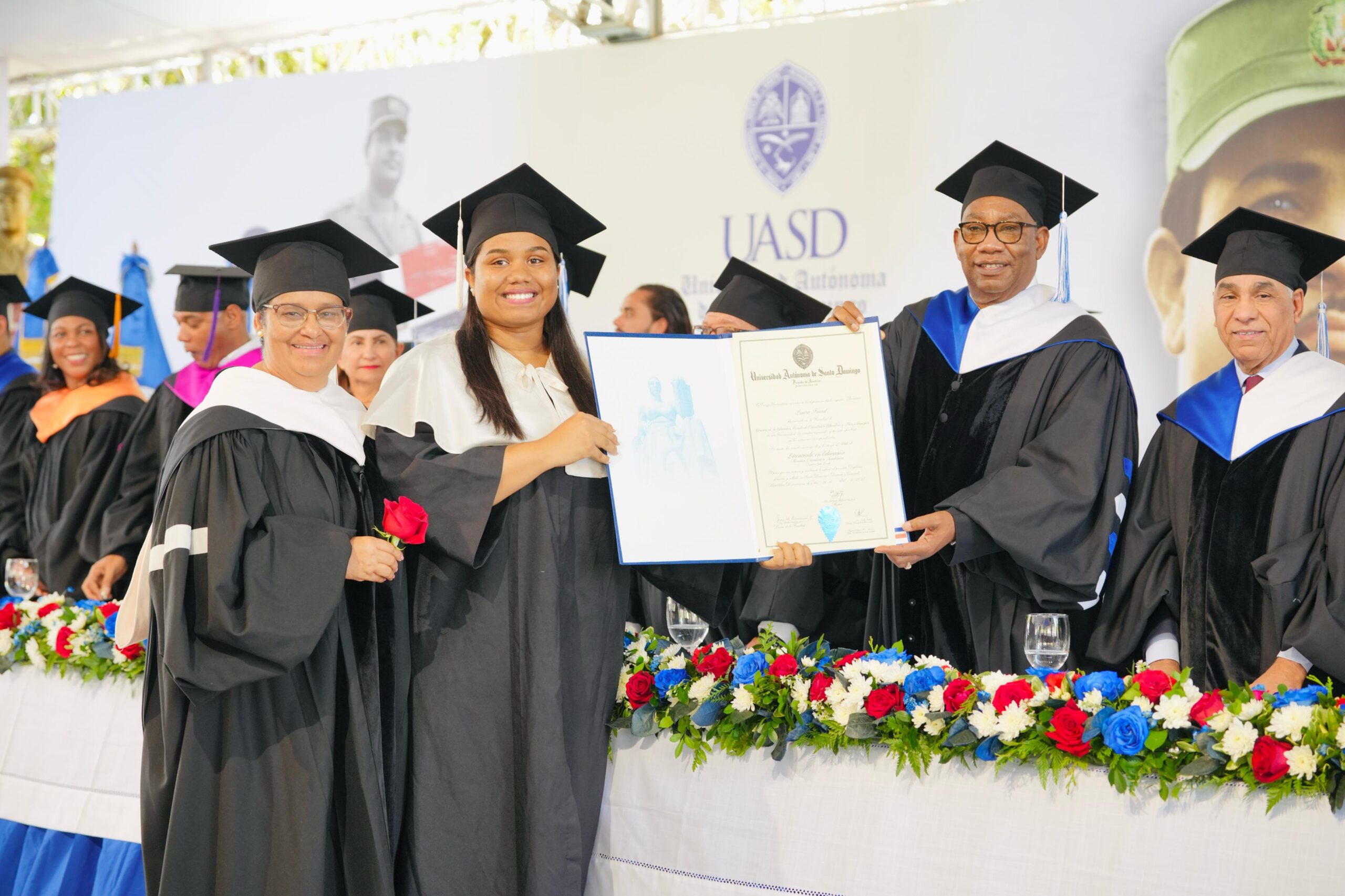 "Graduarse de la UASD no es solo terminar una carrera, es graduarse de la vida”