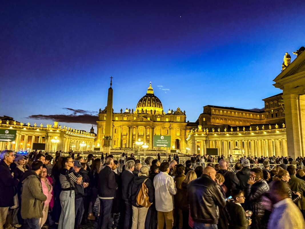 Más de 90,000 fieles se congregan en la Basílica de San Pedro