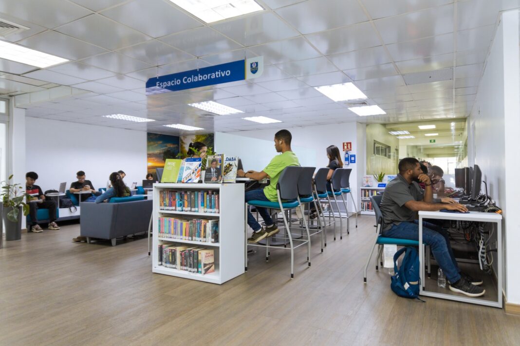 Biblioteca de UNAPEC se posiciona entre las mejores