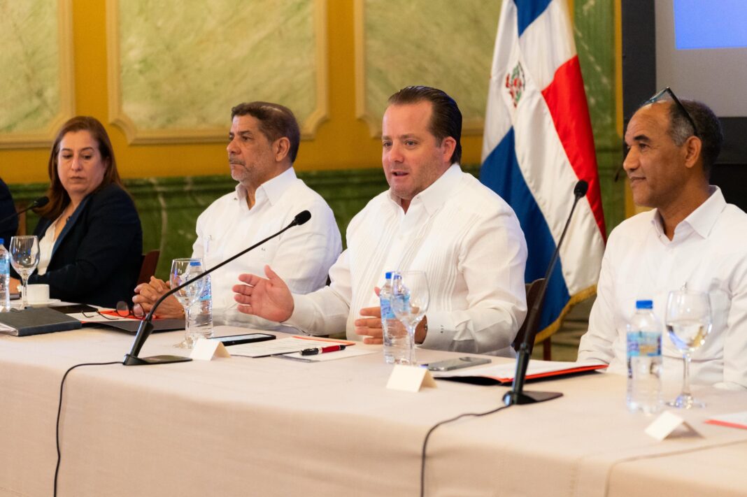 El ministro de la Presidencia, José Ignacio Paliza encabezó en el Palacio Nacional una sesión ampliada del Consejo Nacional para la Soberanía y Seguridad Alimentaria y Nutricional (CONASSAN), donde se presentó la Hoja de Balance de Alimentos (HBA).