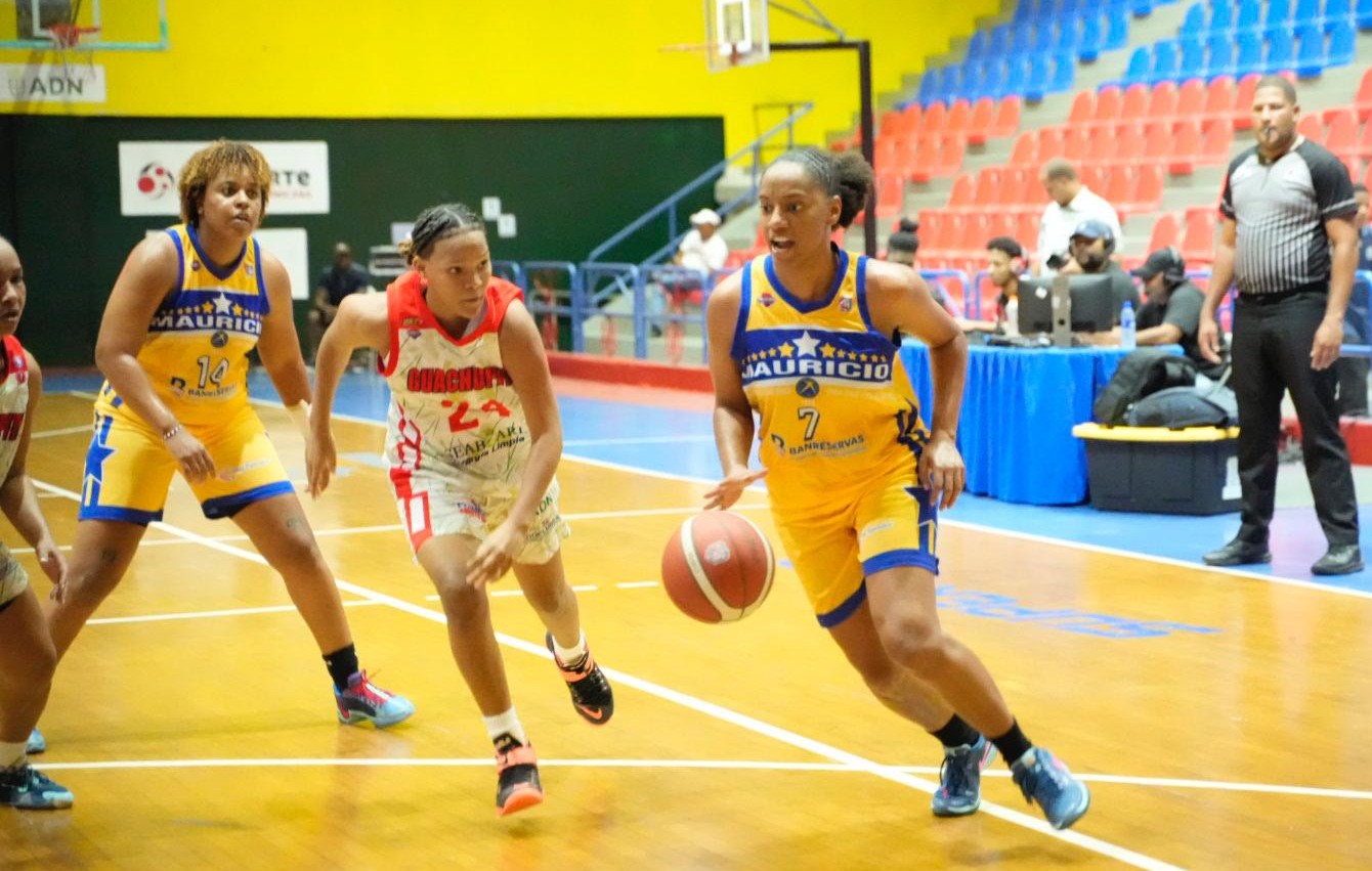 Clubes Mauricio Báez y La Ciénaga triunfantes en torneo de basket superior femenino distrital - Noticias de hoy en República Dominicana | De Último Minuto