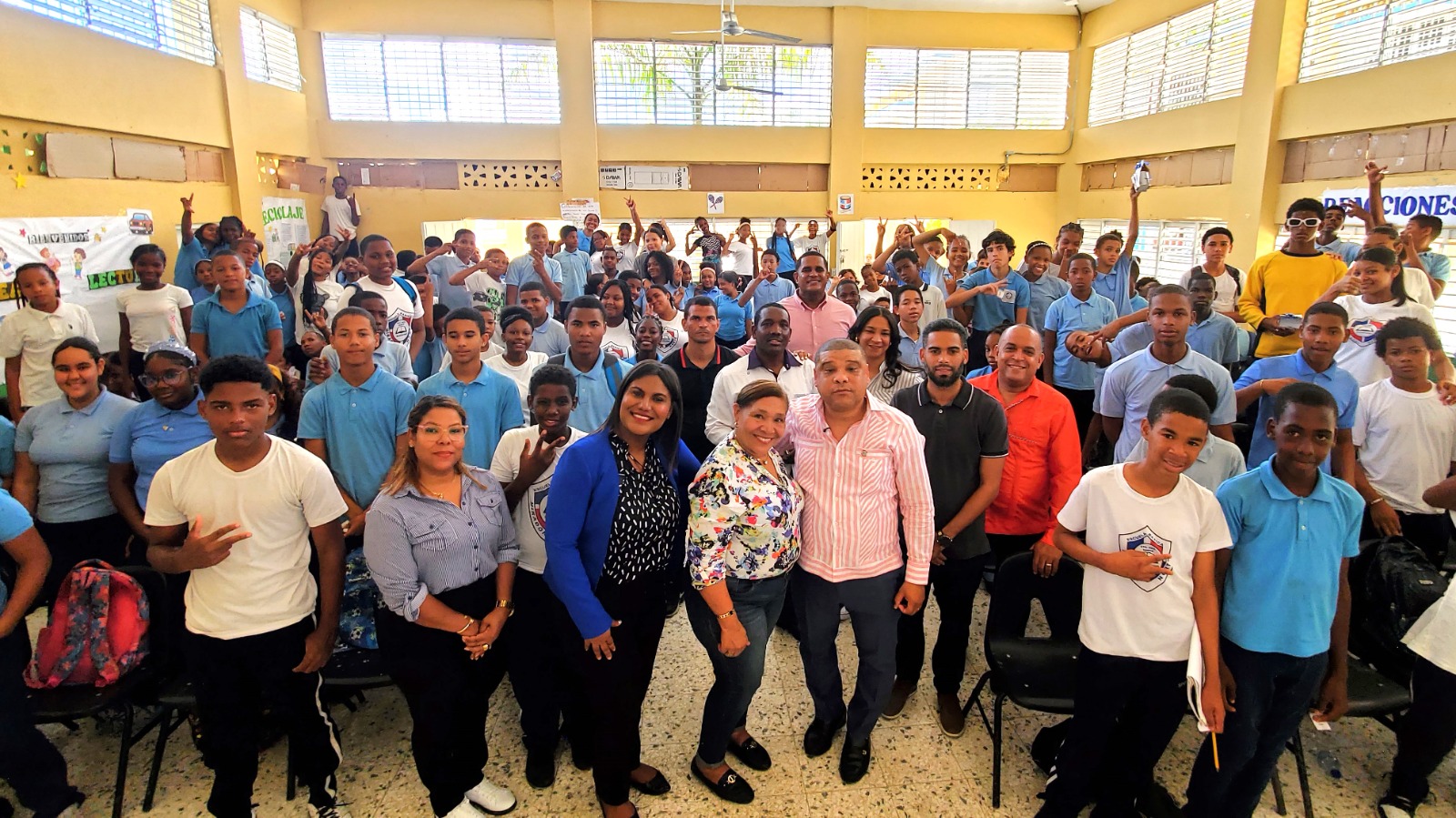 Diputado Ramón Raposo impulsa cultura de protección al medio ambiente entre estudiantes del sector de Guaricano de SDN - Noticias de hoy en República Dominicana | De Último Minuto