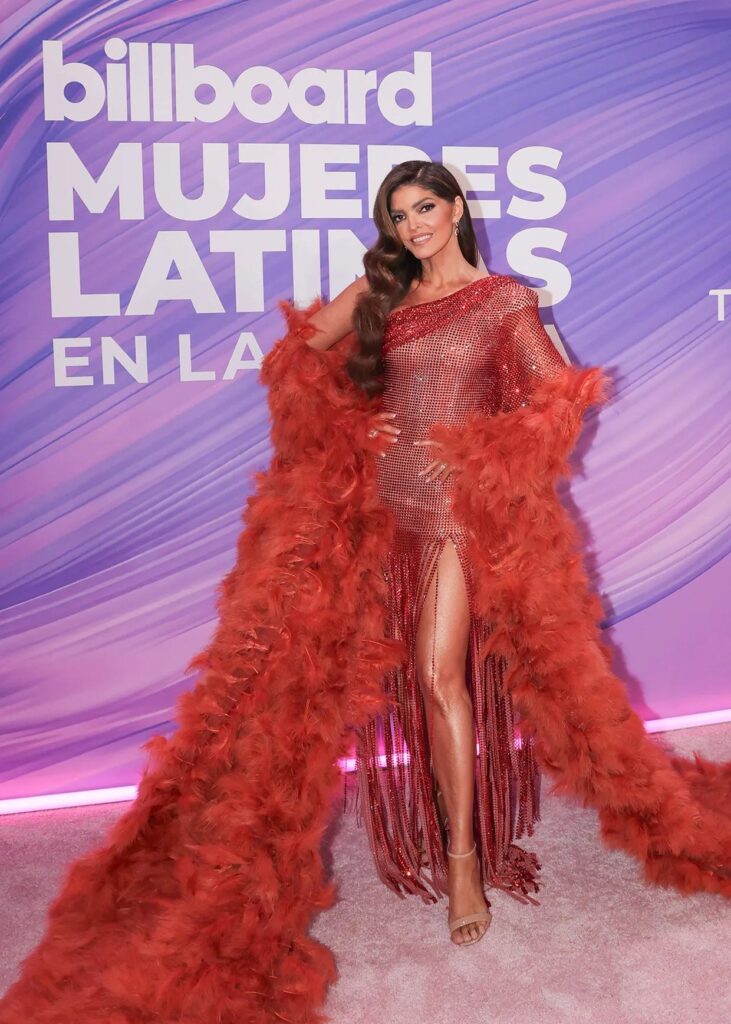 ¡Derroche de moda y estilo! En la alfombra de Billboard Mujeres Latinas en la Música | De Último Minuto