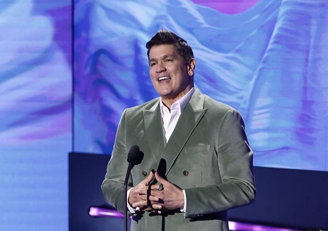 Eddy Herrera se destaca como presentador de premios - Noticias de hoy en República Dominicana | De Último Minuto