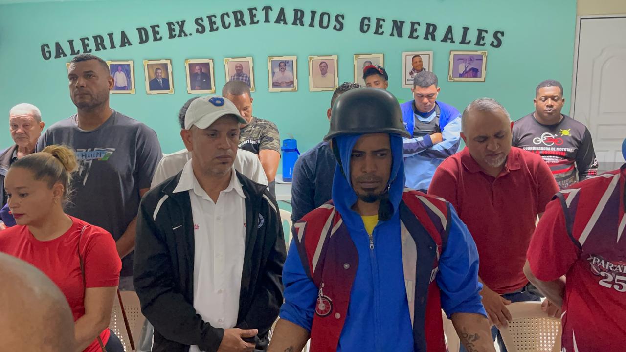 Dirigentes del transporte sostienen encuentro con autoridades para buscar soluciones al tránsito en Santiago - Noticias de hoy en República Dominicana | De Último Minuto