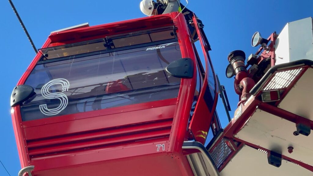Realizan simulacro de rescate en el Teleférico de Santiago para reforzar protocolos de emergencia | De Último Minuto