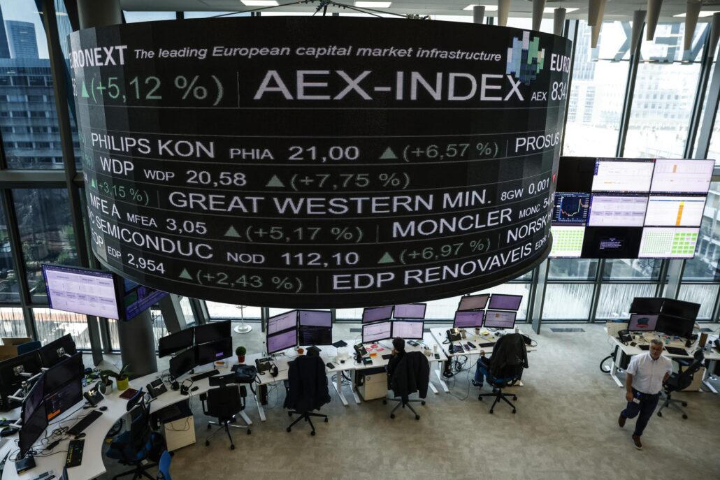 Bolsas europeas suben cerca del 2 % en medio de las negociaciones de EEUU con la UE sobre aranceles