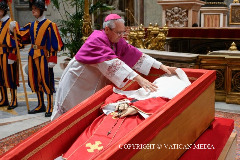 ¿Cómo es el rito del cierre del féretro del Papa Francisco? | De Último Minuto
