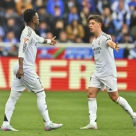 Real Madrid vence al Alavés pese a la expulsión de Mbappé y sigue al acecho del Barcelona - Noticias de hoy en República Dominicana | De Último Minuto