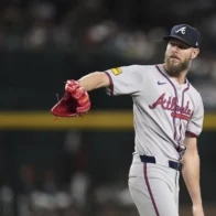Chris Sale consigue su primera victoria de la temporada y Bravos dominan 8-2 a Diamondbacks - Noticias de hoy en República Dominicana | De Último Minuto