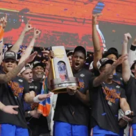 Florida gana su tercer título nacional y niega a Houston el primero con remontada 65-63 - Noticias de hoy en República Dominicana | De Último Minuto