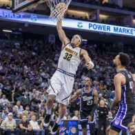 Jokic firma su 32º triple-doble y Nuggets vencen a Kings en su primer juego sin el técnico Malone - Noticias de hoy en República Dominicana | De Último Minuto