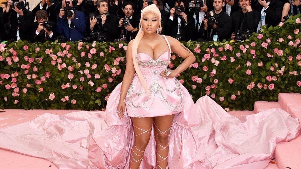 Acusan a Shakira de copiar el look que usó Nicki Minaj en la Met Gala del 2019 | De Último Minuto