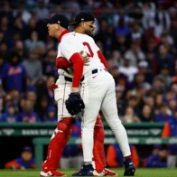 Walker Buehler y Alex Cora expulsados tras acalorada discusión con el umpire en Fenway Park - Noticias de hoy en República Dominicana | De Último Minuto
