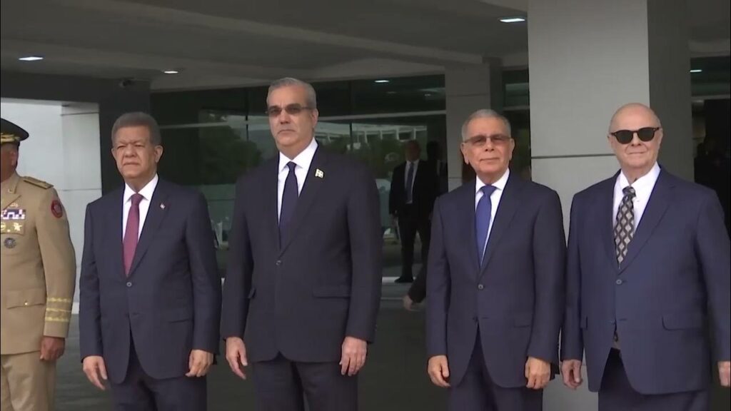 Psiquiatra analiza el lenguaje no verbal de Abinader, Leonel, Hipólito y Danilo durante reunión | 5 | Psiquiatra analiza el lenguaje no verbal de Abinader, Leonel, Hipólito y Danilo durante reunión | De Último Minuto