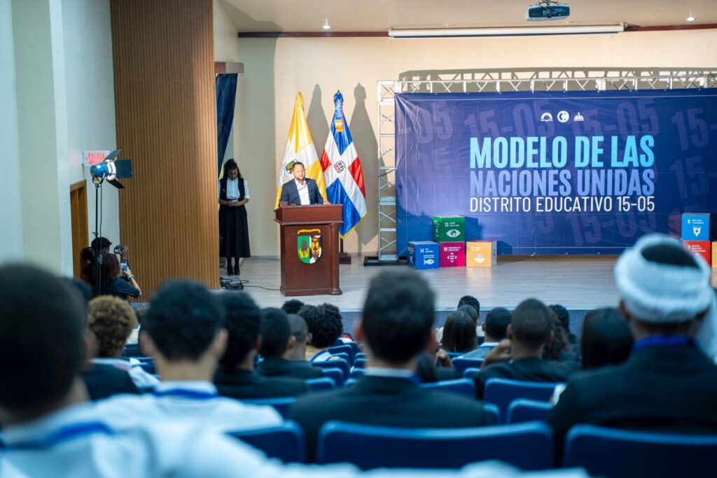 Leandro Mieses inspira a jóvenes en la apertura del Modelo de la ONU en Santo Domingo | 3 | Leandro Mieses inspira a jóvenes en la apertura del Modelo de la ONU en Santo Domingo - Noticias de hoy en República Dominicana | De Último Minuto