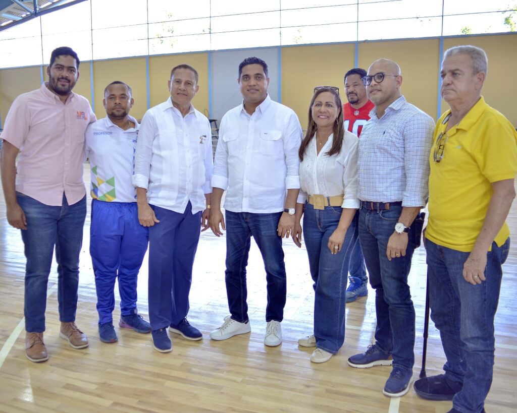 Kelvin Cruz supervisa trabajos de multiuso Garibaldi Almonte en Cotui - Noticias de hoy en República Dominicana | De Último Minuto