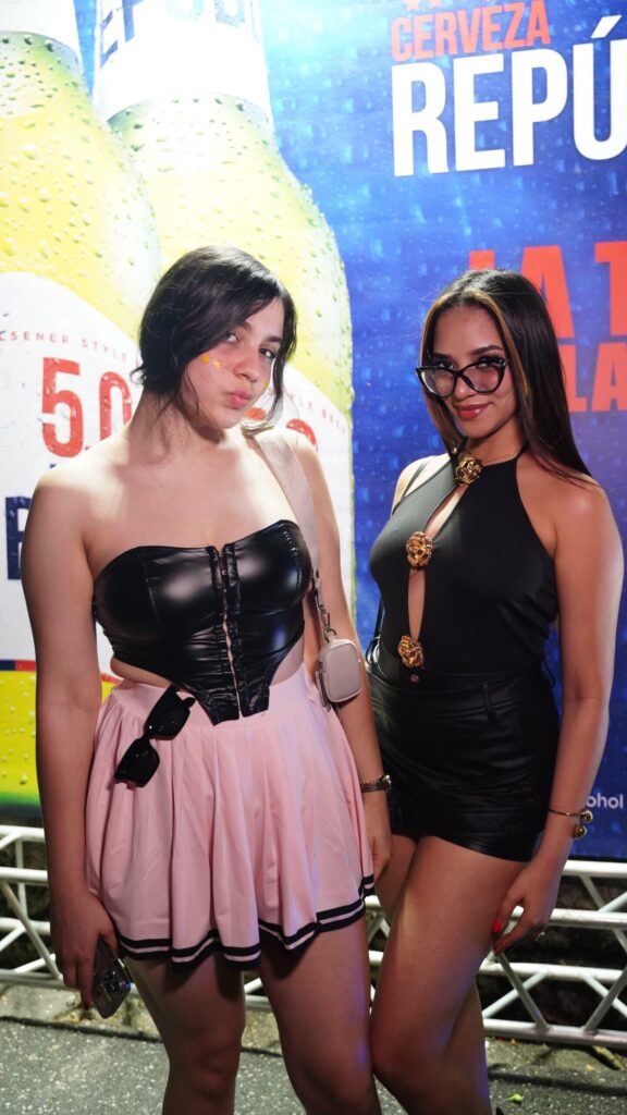 El negro y el estilo urbano dominan los outfits de los fans en el concierto de Eladio Carrión | 3 | El negro y el estilo urbano dominan los outfits de los fans en el concierto de Eladio Carrión - Noticias de hoy en República Dominicana | De Último Minuto