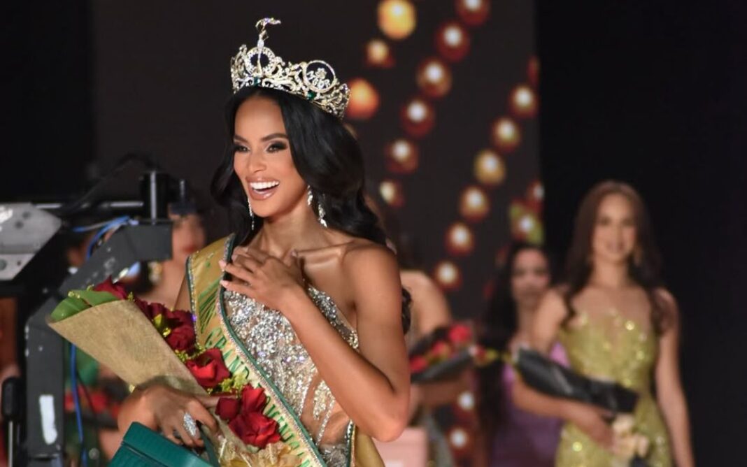337b3d0c-b938-47b1-aad0-111174babf65 La joven modelo Madelyn Mejía, se coronó la noche del sábado como la nueva representante de la República Dominicana en el Miss Grand Internacional 2025.