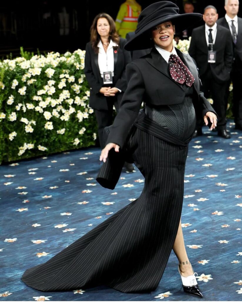 Rihanna reveals to the world her third pregnancy | 2 | Rihanna reveals to the world her third pregnancy | Last minute