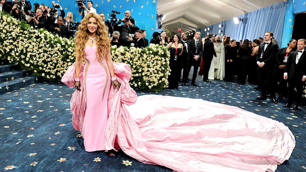 Acusan a Shakira de copiar el look que usó Nicki Minaj en la Met Gala del 2019 | De Último Minuto