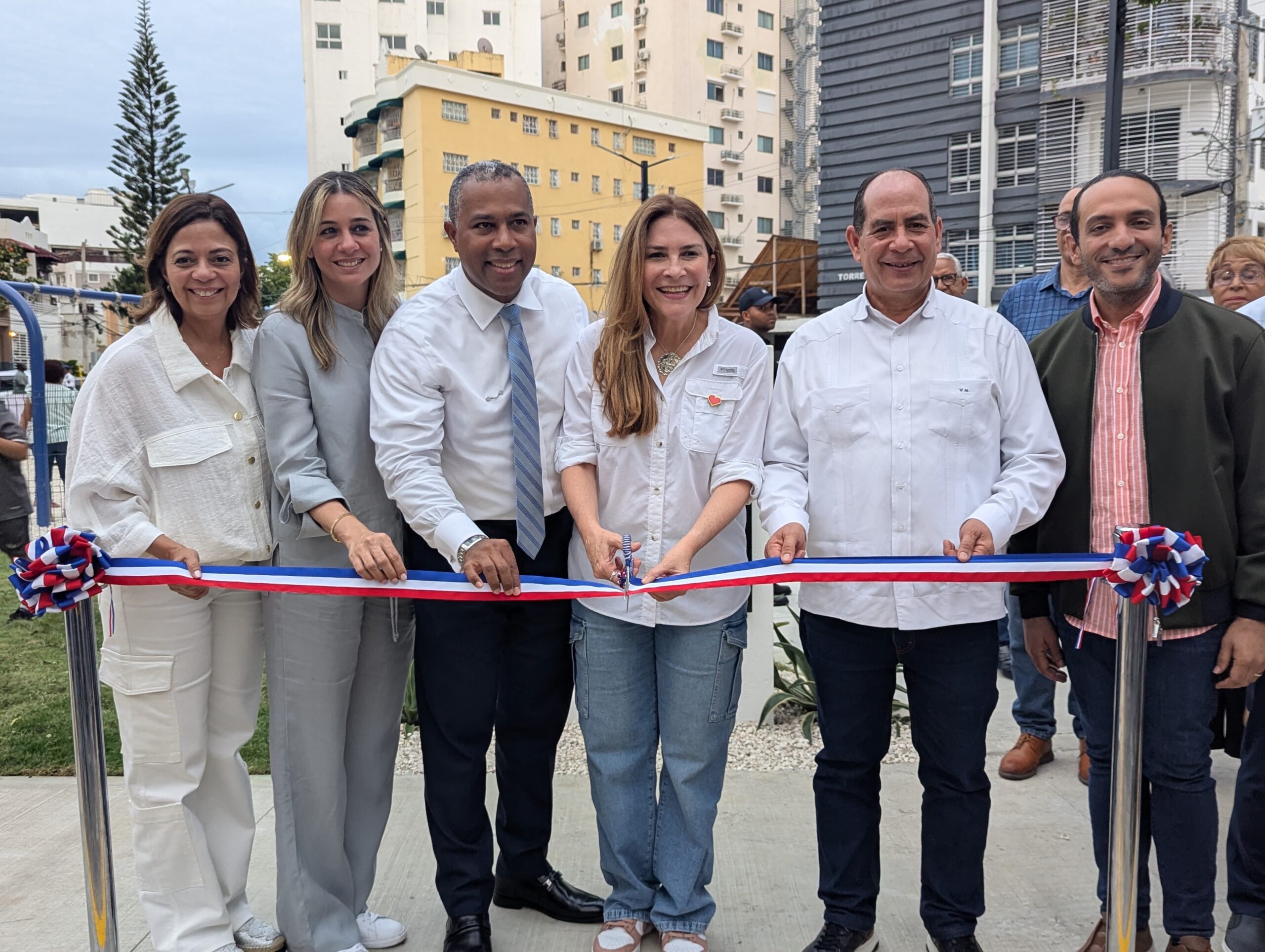 Carolina Mejía entrega el nuevo parque Renacimiento II, una petición comunitaria de hace 15 años - Noticias de hoy en República Dominicana | De Último Minuto