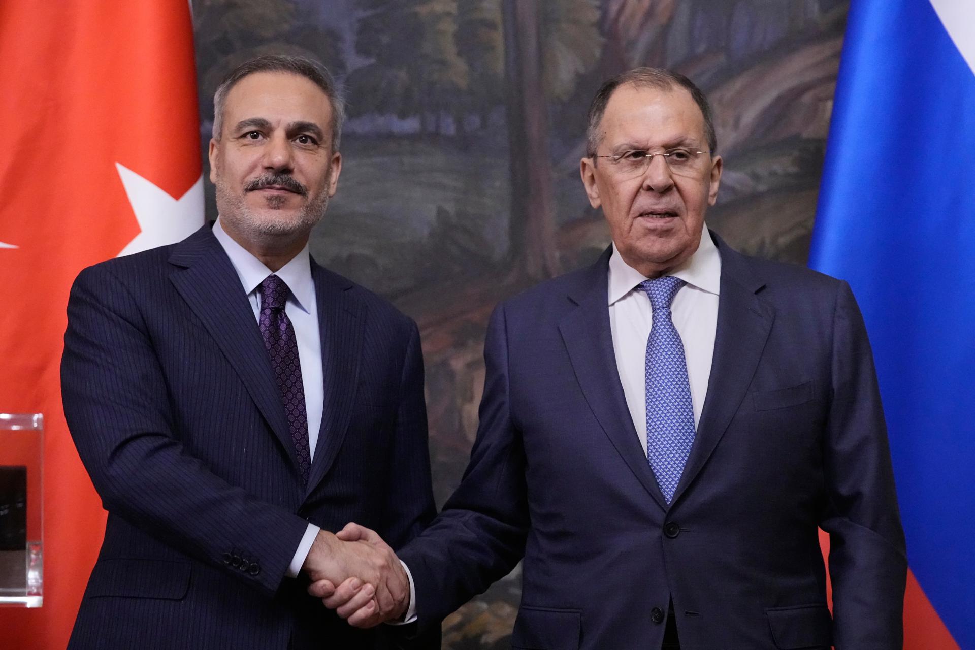 Rusia acusa a la Unión Europea de sabotear las negociaciones que apoyan Turquía y EEUU