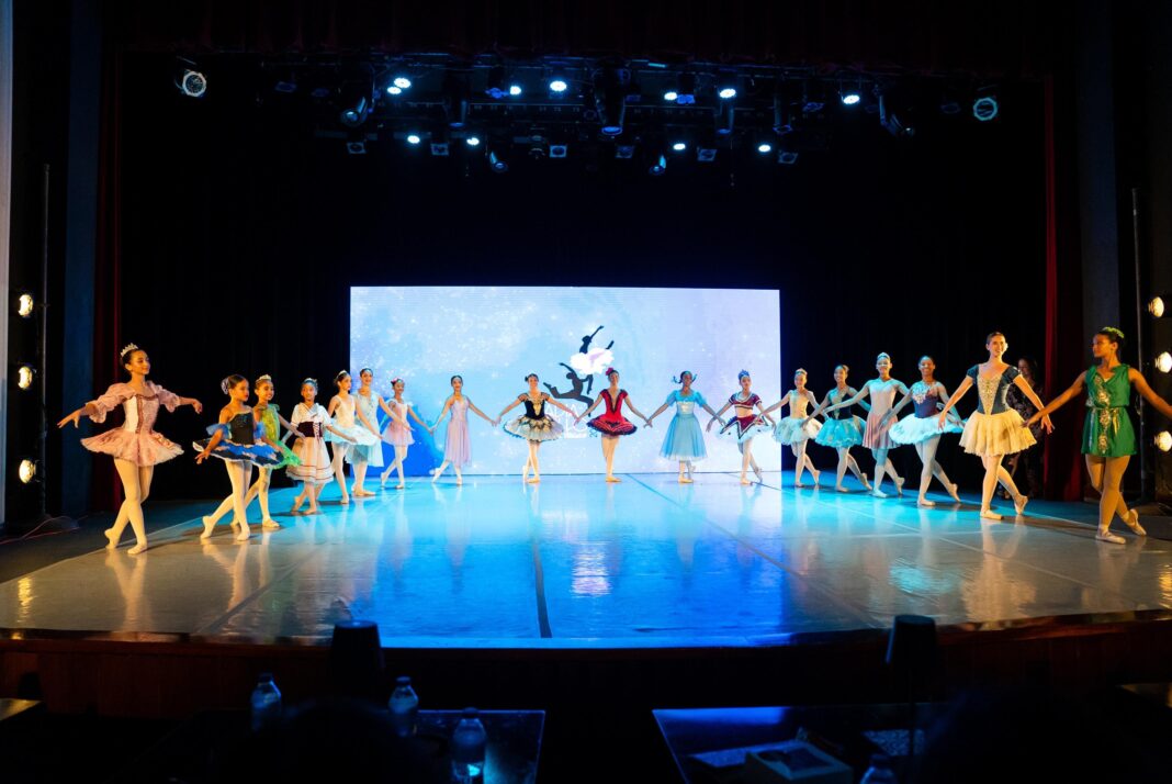 Contó con la participación de 18 bailarinas en un rango de 10 a 17 años que mostraron su talento y destrezas en el escenario.