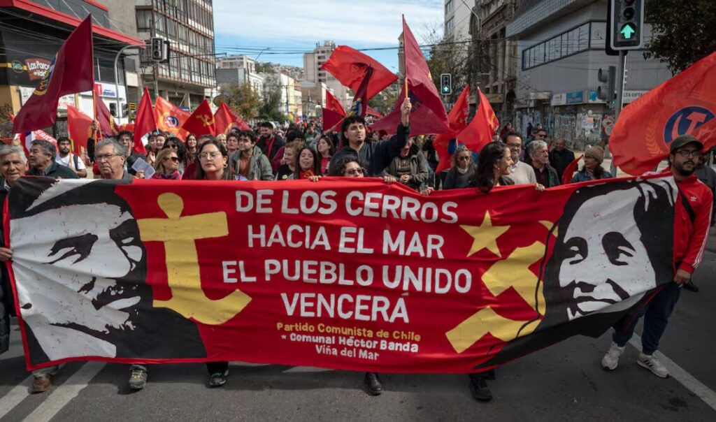 Violentas confrontaciones marcan el Día del Trabajo en Santiago de Chile | 2 | Violentas confrontaciones marcan el Día del Trabajo en Santiago de Chile - Noticias de hoy en República Dominicana | De Último Minuto
