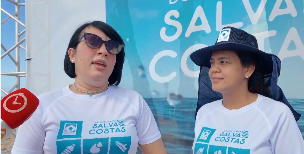 Dominicana de Seguros lidera jornada de limpieza en la playa Montesinos