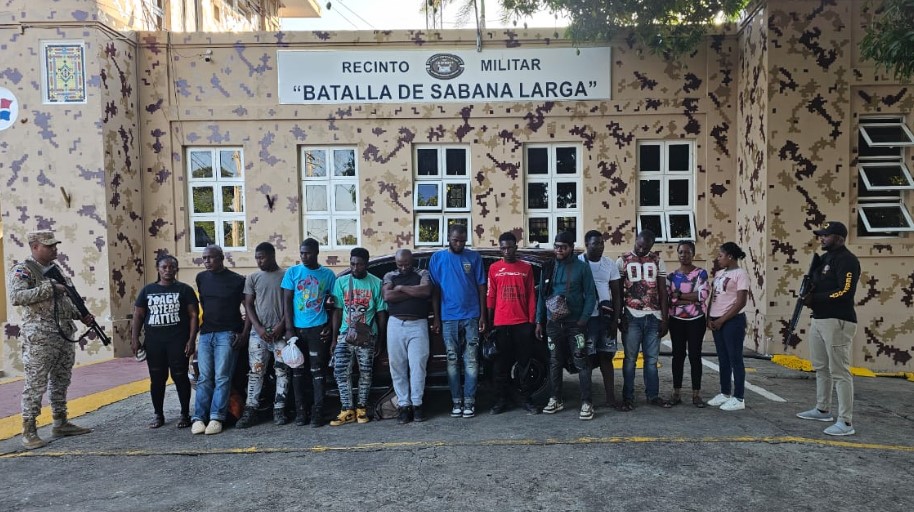 CESFronT retiene jeepeta con 16 haitianos en estatus migratorio irregular en Dajabón