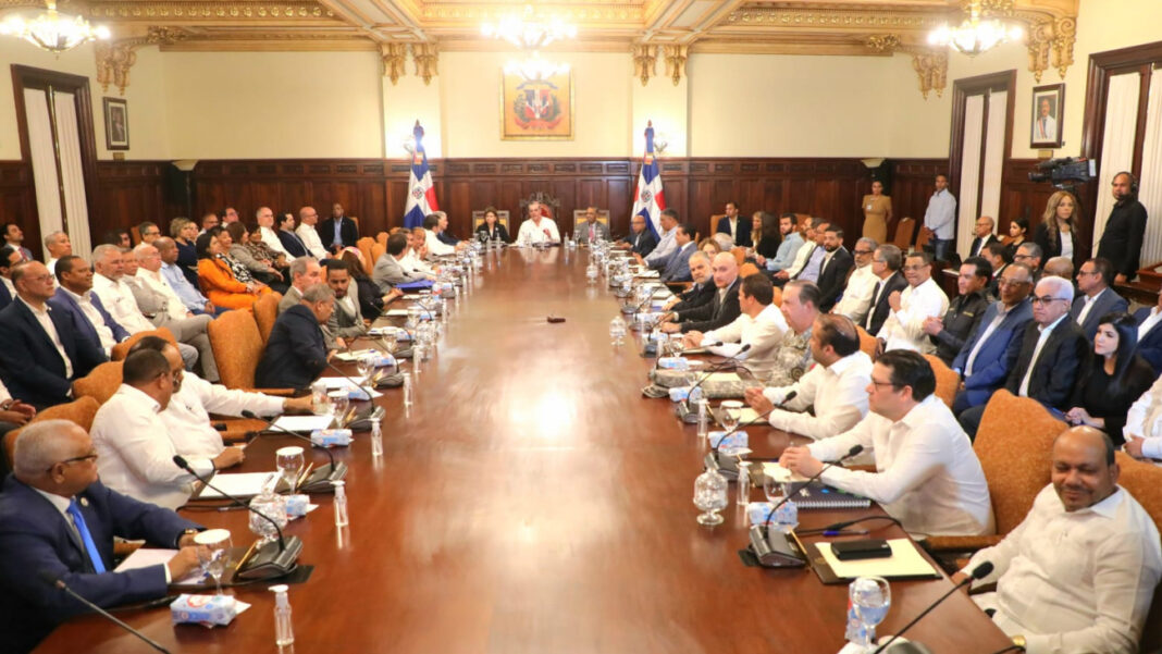 Presidente Abinader da inicio al Consejo de Gobierno en el Palacio Nacional