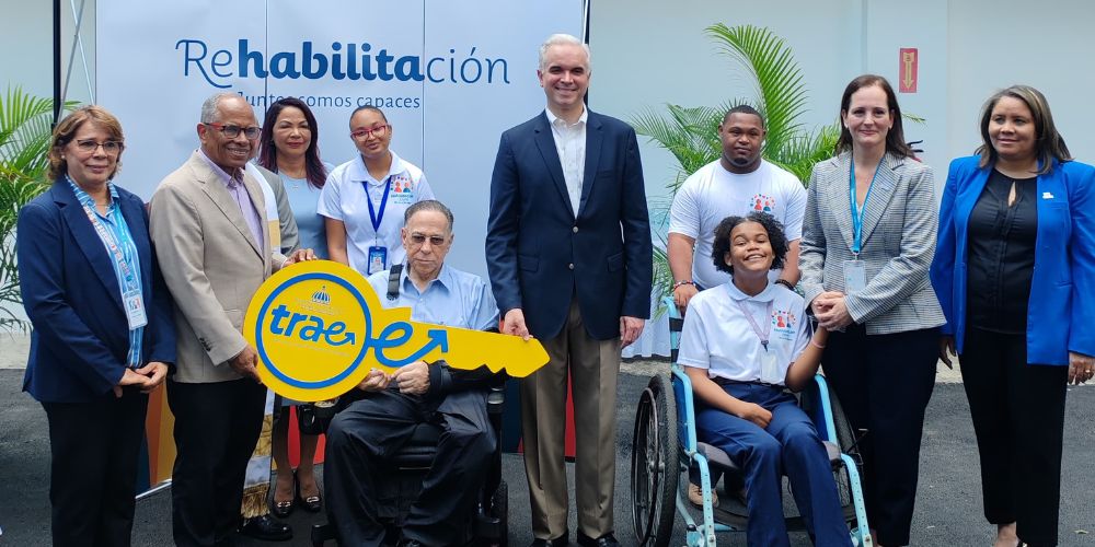 MINERD entrega autobús con rampa a Rehabilitación para promover la inclusión y la seguridad en el transporte