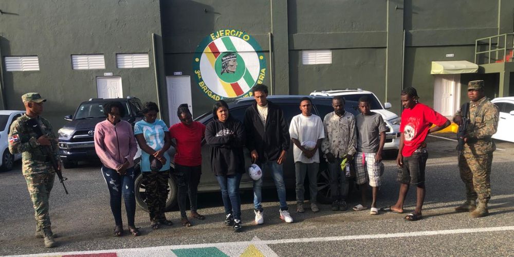 Arrestan sargento y raso del ERD con inmigrantes indocumentados en San Juan de la Maguana