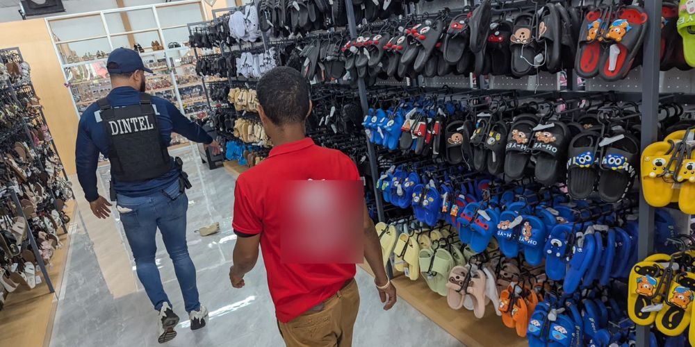 PN y MP asestan golpe al comercio ilícito con allanamiento en tienda de La Vega